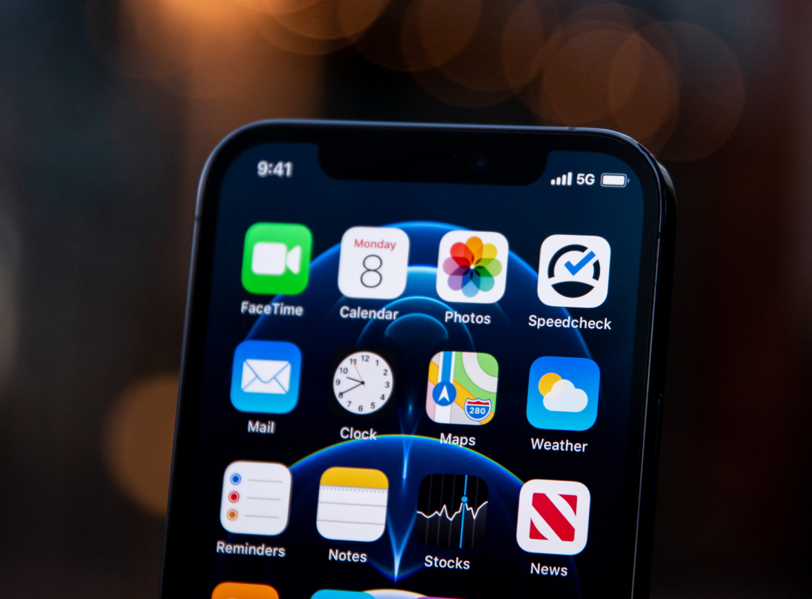 耿马苹果手机维修分享为什么 iPhone 12 在冬季会自动关机 